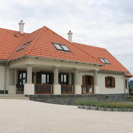 Tolnay Vendeghaz 4* Gyulakeszi